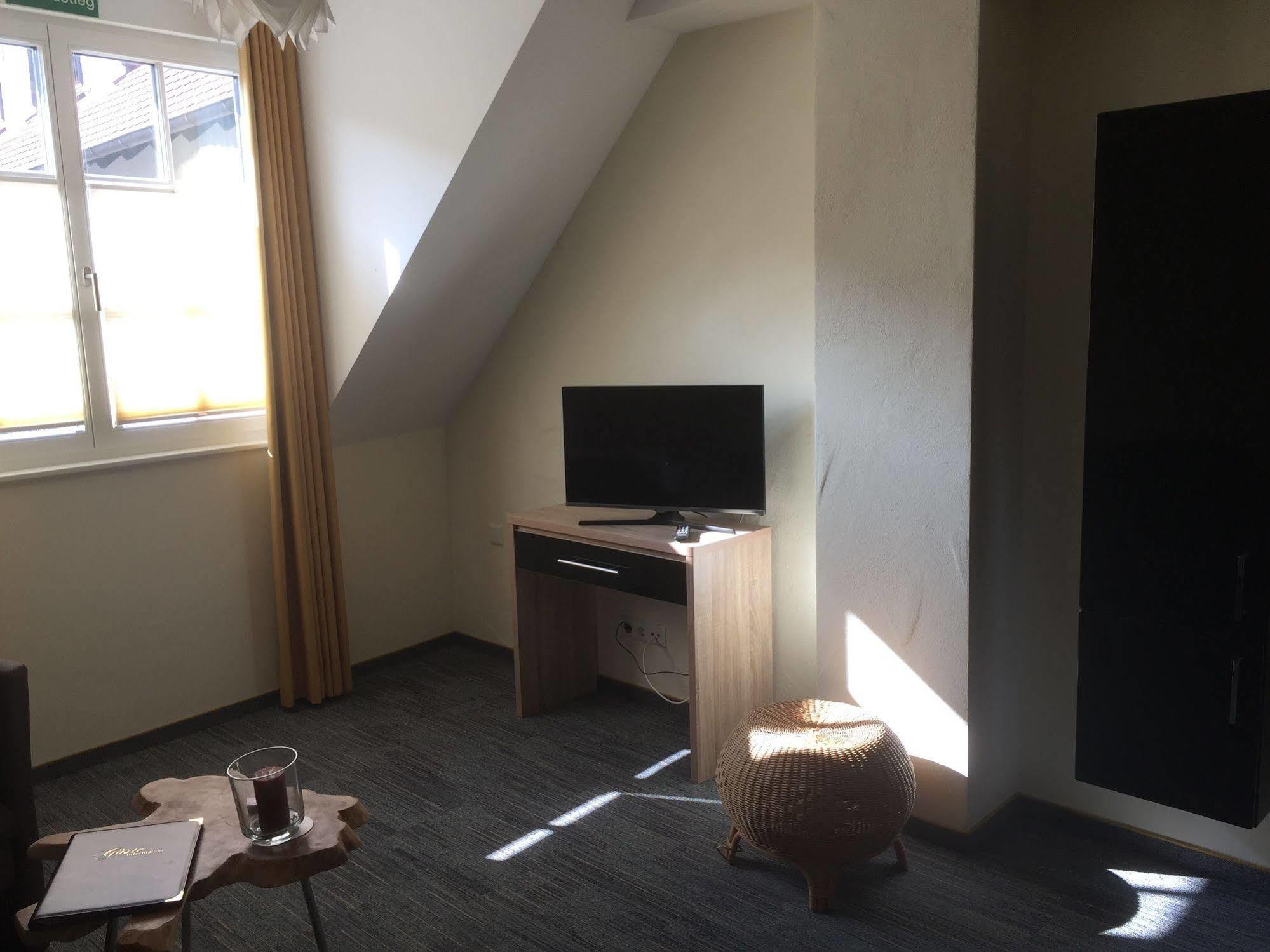 Hotel Alter Winzerhof Weisenheim Am Berg E.K. Zewnętrze zdjęcie