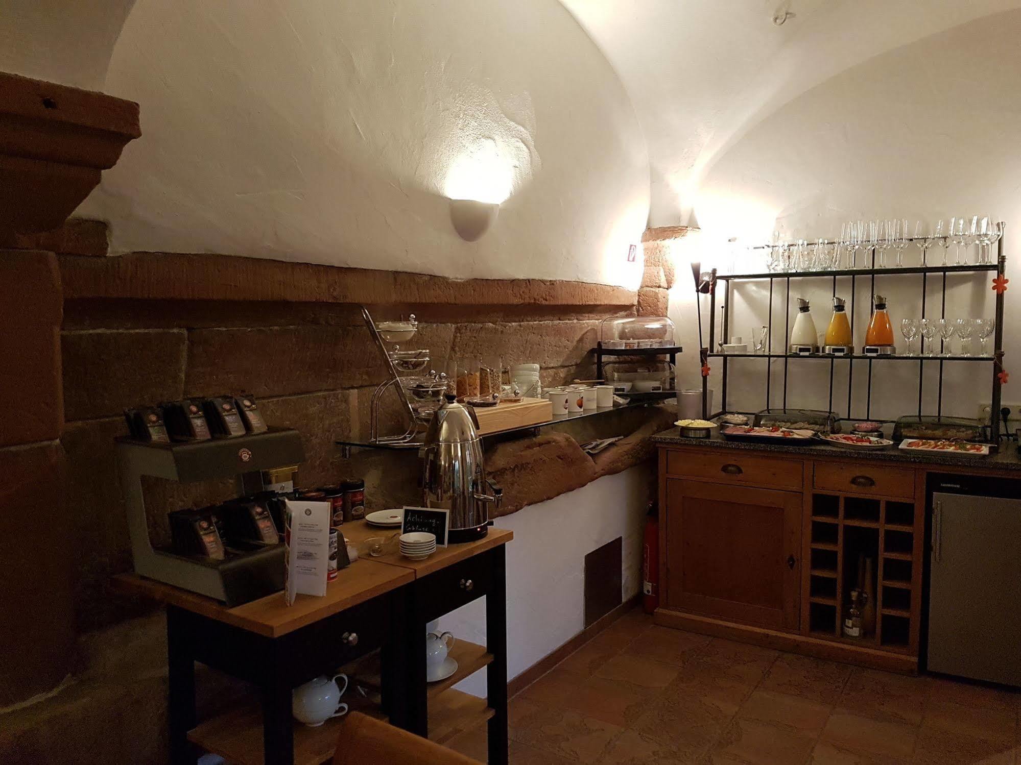 Hotel Alter Winzerhof Weisenheim Am Berg E.K. Zewnętrze zdjęcie